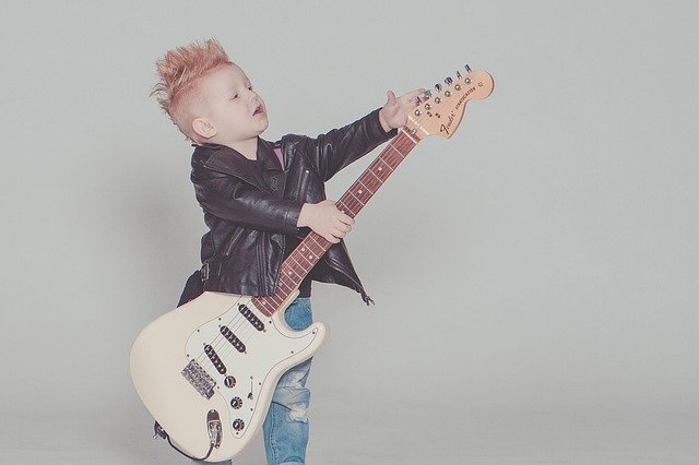 Mehr über den Artikel erfahren Die 4 besten E-Gitarren für Kinder (3/4 Größe)