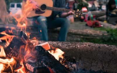 10 Lagerfeuerlieder für Gitarre + Akkorde