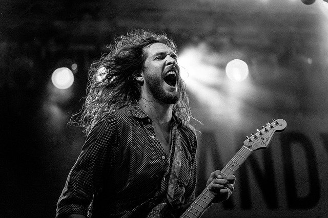 Mehr über den Artikel erfahren 22 coole, bekannte Gitarrenriffs zum Angeben