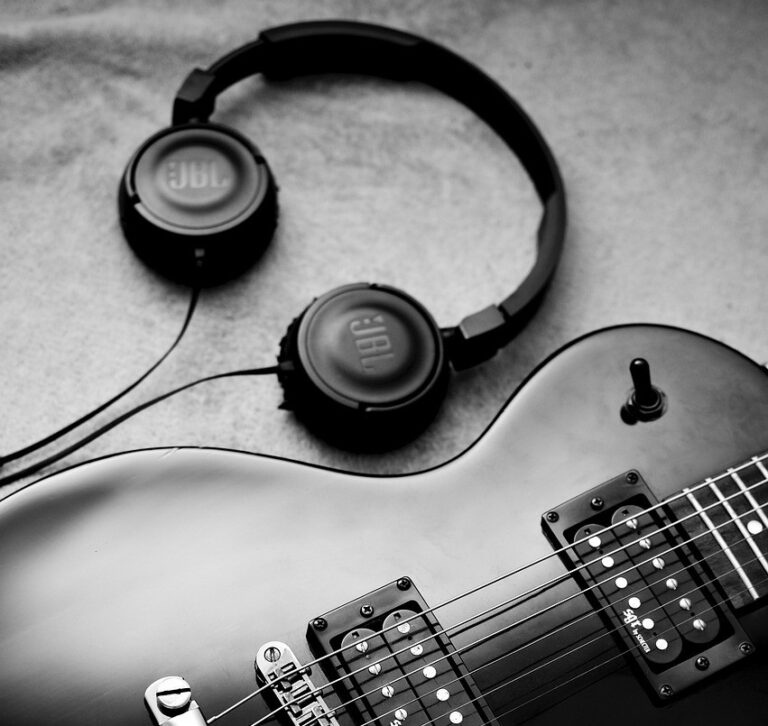 Read more about the article E-Gitarre über Kopfhörer spielen ohne echten Verstärker